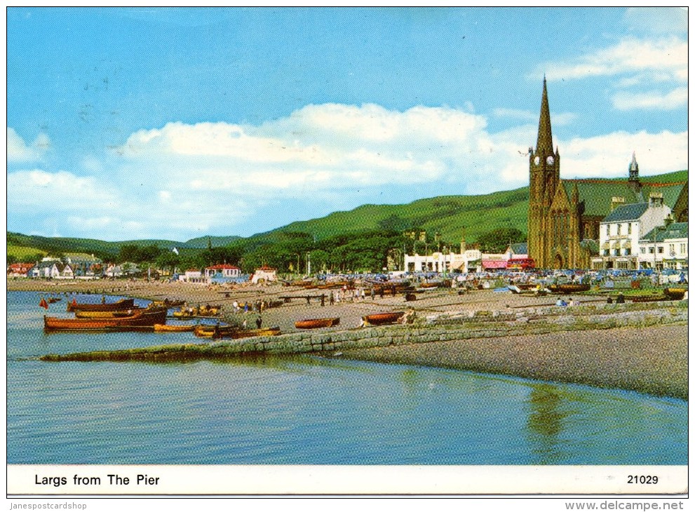 LARGS FROM THE PIER - AYRSHIRE - MODERN SIZED POSTCARD POSTALLY USED 1976 FROM PAISLEY B RENFREWSHIRE - Ayrshire