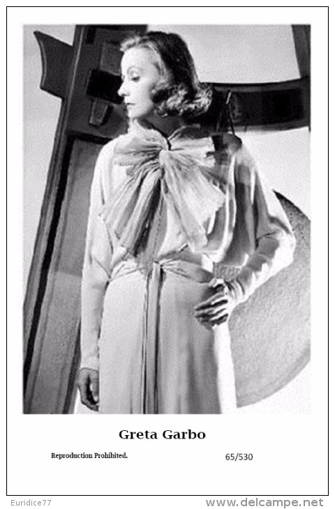 GRETA GARBO - Film Star Pin Up - Publisher Swiftsure Postcards 2000 - Artistes