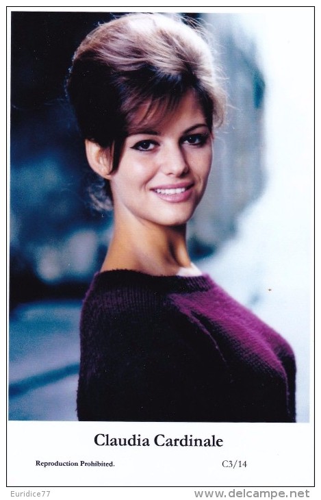 CLAUDIA CARDINALE - Film Star Pin Up - Publisher Swiftsure Postcards 2000 - Artistes