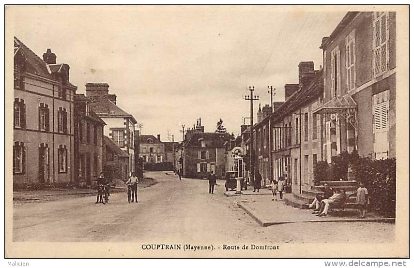 -depts Div - Ref: DD572 - Mayenne - Couptrain - Route De Domfront - Pompe A Essence - Carte Bon Etat - - Couptrain