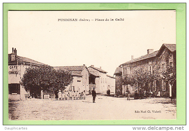 PUSIGNAN - Place De La Gaité - Belle Scène Animée Devant Café Du Commerce - TBE - 2 Scans - Autres & Non Classés