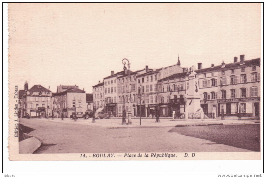 Boulay - Place De La République (provient D'un Carnet) - Boulay Moselle