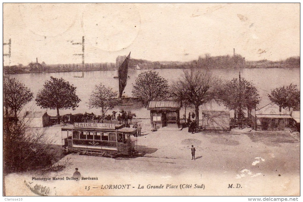 33 Lormont La Grande Place Animée Autobus - Autres & Non Classés