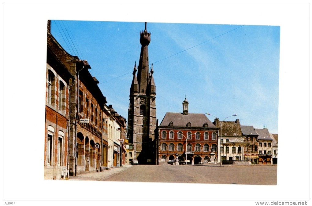 SOLRE LE CHATEAU (Nord) - CP - Grand Place + Voiture Citroën 2cv - Solre Le Chateau