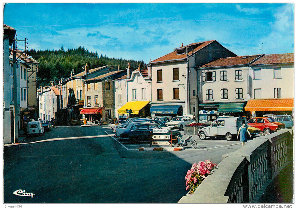 63 - St-Rémy-sur-Durolle - Place Du Commerce - Puy De Dôme - Cpsm -  Voir Scans - Autres & Non Classés