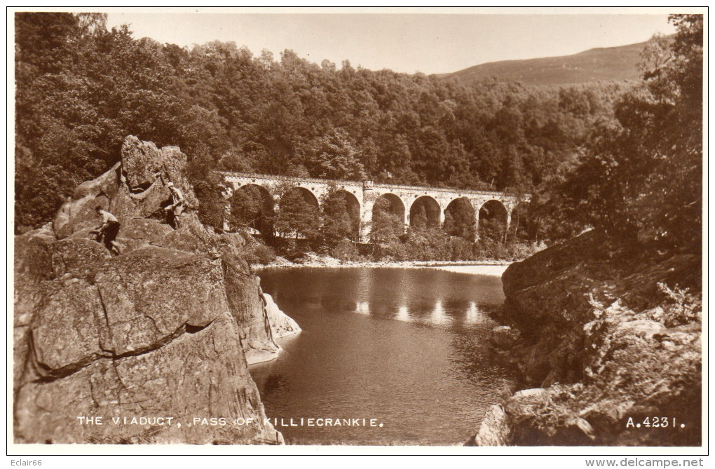 Killiecrankie Est Un Village De Perthshire Et Kinross, Ecosse Viaduct Sur La Riviére CPA 1930 EDITION VALENTINE & Sons - Kinross-shire