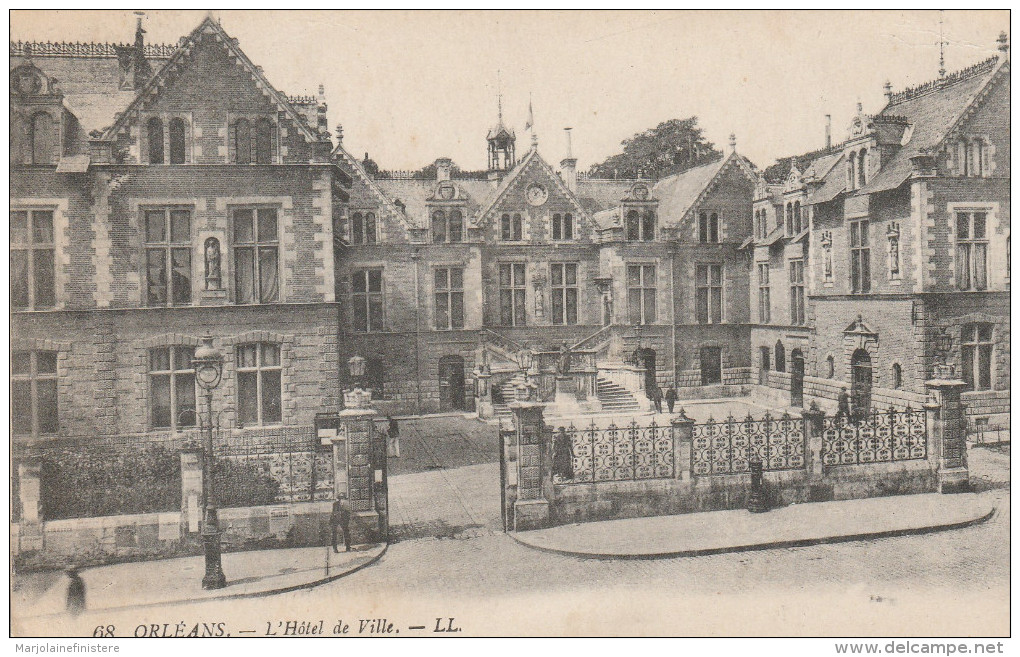 Dép. 45 - ORLEANS. - Hôtel De Ville. Animée. Tampon Particulier (voir Scan Dos) LL N° 68 - Orleans