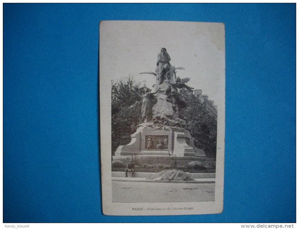 PARIS  -  75   -  Monument Victor Hugo - Statues