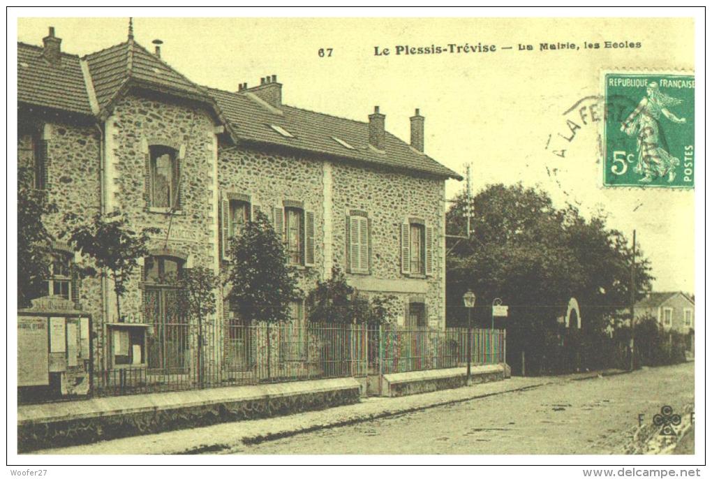 CPA  LE PLESSIS TREVISE , La Mairie ,les écoles Et Le Quartier - Le Plessis Trevise