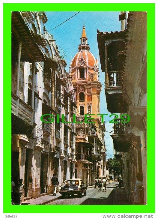 CARTAGENA, COLOMBIE - COLOMBIA - LOS BALCONES COLONIALES QUE ENMARCAN LA TORRE DE LA CATEDRAL - - Colombie