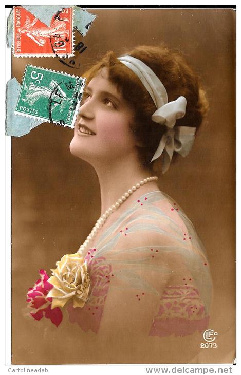[DC2493] CARTOLINA - DONNA DI PROFILO CON FIORI - ROSE - Viaggiata 1917 - Old Postcard - Vrouwen