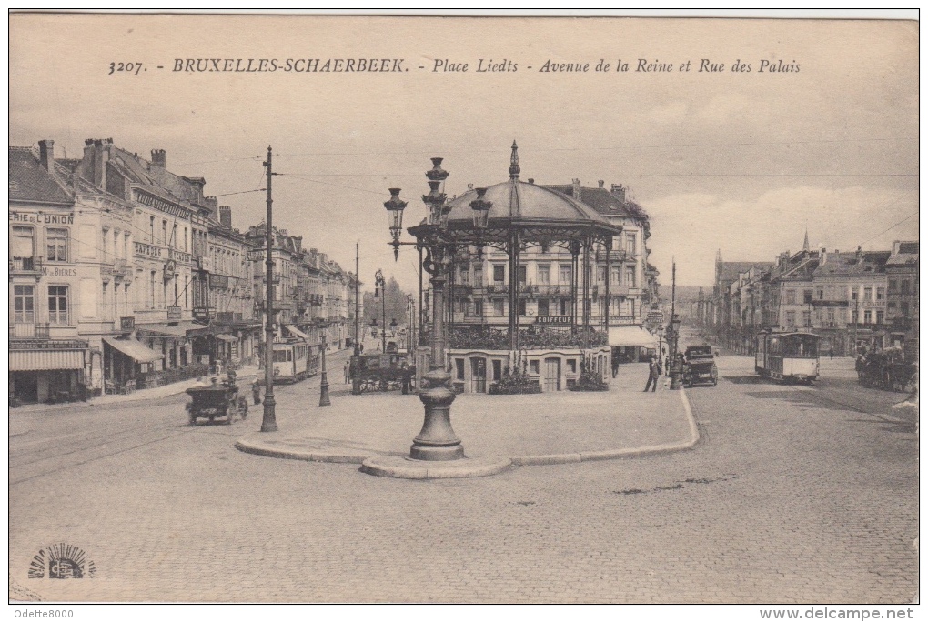 Brussel  Place Liedts  Avenue De La Reine Et Rue Des Palais   Kiosk  Tram         Nr 6113 - Places, Squares