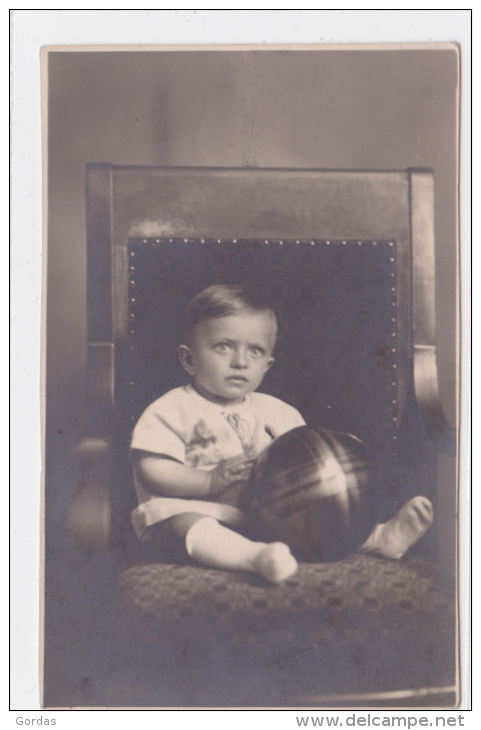 Romania - Kid With Ball - Fotografie