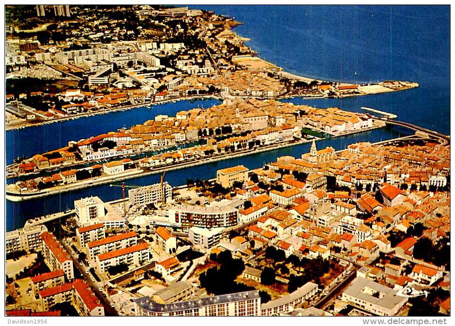 Belle  Cpsm   -    Martigues  -    Vue Générale Aérienne ,l 'Ile , L 'Etang De Berre   AC740 - Martigues