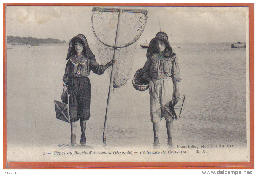 Carte Postale 33. Arcachon  Pêcheuses De Crevettes Trés Beau Plan - Arcachon