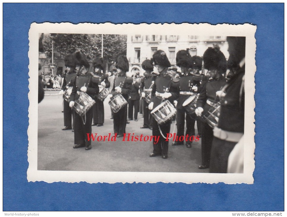 Photo Ancienne - VICHY ( Allier ) - Cérémonie - Fanfare De VISE LIEGE ( Belgique ) - 21 Juillet 1955 - Tambour - Métiers