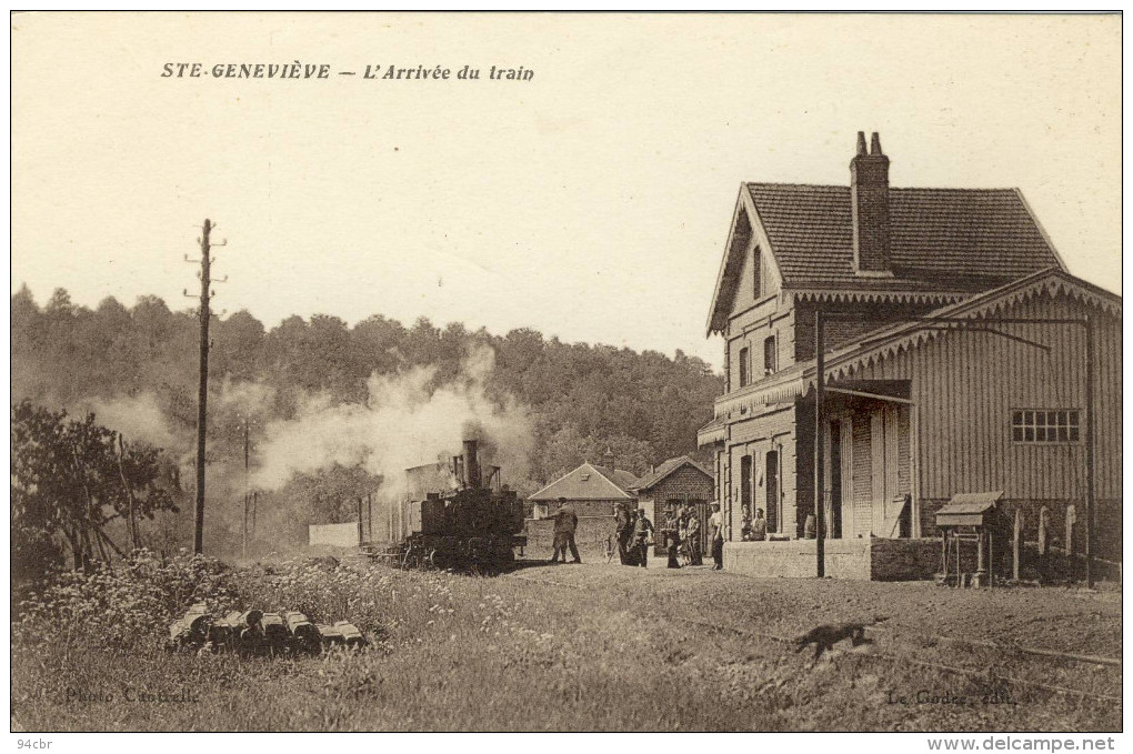 CPA ( 60)  SAINTE GENEVIEVE  L Arrivée Du Train    (parfait Etat) - Sainte-Geneviève