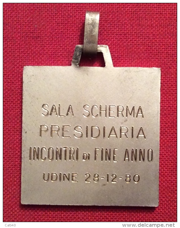 MEDAGLIA  UDINE SALA SCHERMA PRESIDIARIA INCONTRI DI FINE ANNO 1980  - D.3x3 Cm - Professionali/Di Società