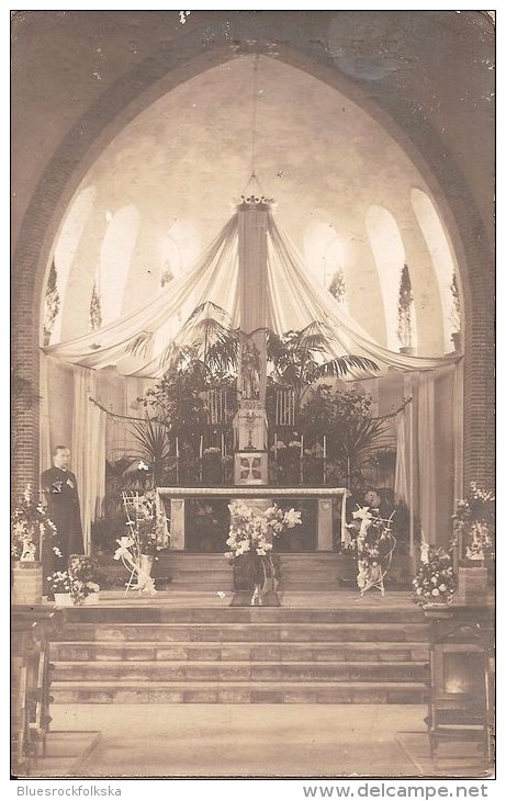 Tilburg =Parochiekerk Broekhoven, Maria-Altaar Met Priester (1925) - Tilburg