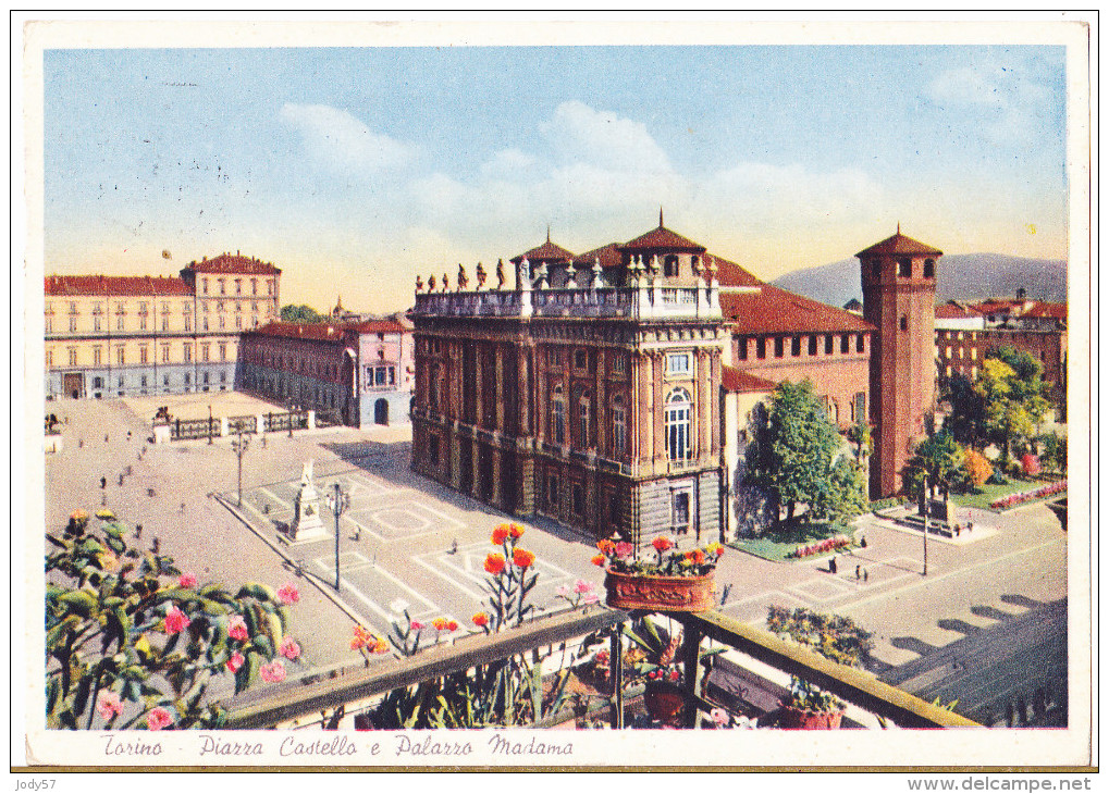 CARTOLINA    TORINO -PIAZZA CASTELLO E PALAZZO MADAMA      VIAGGIATA 1951 - Palazzo Madama