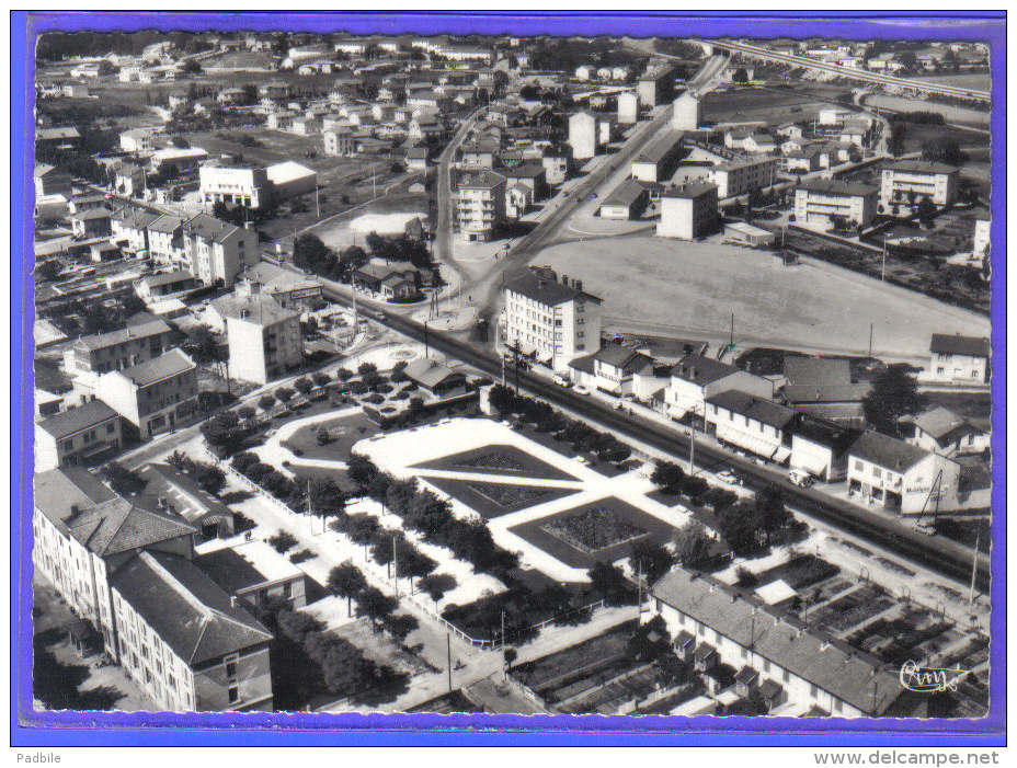 Carte Postale 38. Roussillon Le Rond-Point  Vue D'avion   Trés Beau Plan - Roussillon