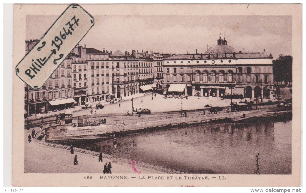 64 Bayonne -  Cpa / La Place Et Le Théâtre. - Bayonne