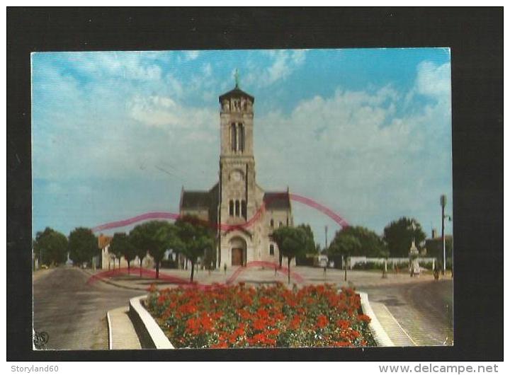 Cpm 854152 Les Lucs Sur Boulogne , La Place Mercier De Grammont , L'église Et Le Calvaire - Les Lucs Sur Boulogne