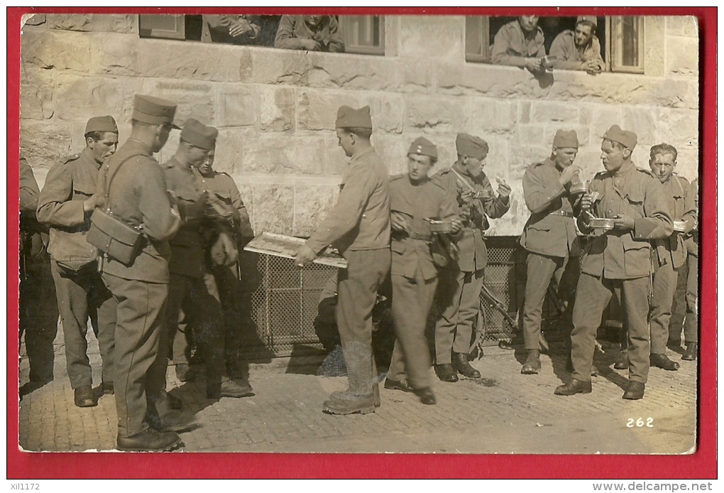 PBE-06  Militaires Pendant La Pauses. Militär. Nicht Gelaufen. Foto Freudiger Aarau 262. Petites Traces De Colle Au Dos - Aarau