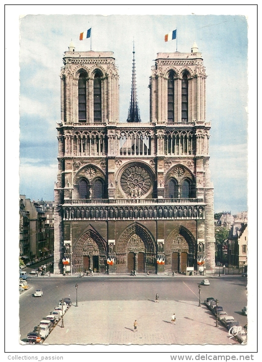 Cp, 75, Paris, Place Du Parvis De Notre Dame - Notre Dame De Paris