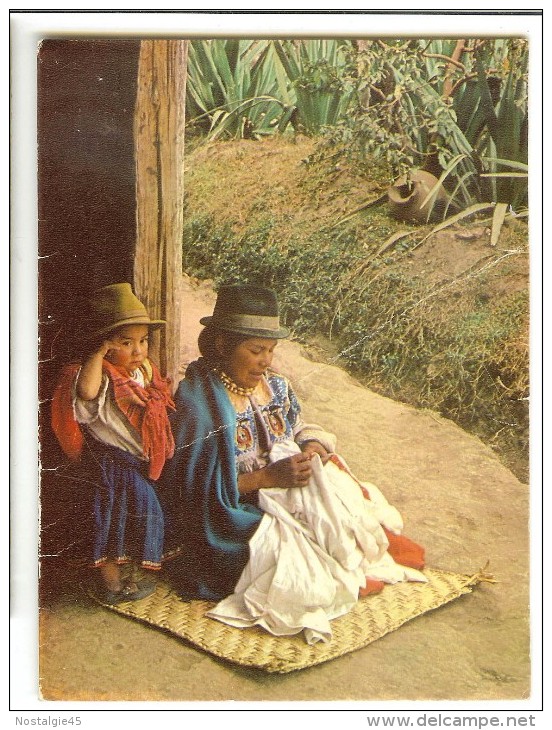 Photo Frères Des Hommes - Artisanat Equateur -Brodeuse - Amérique