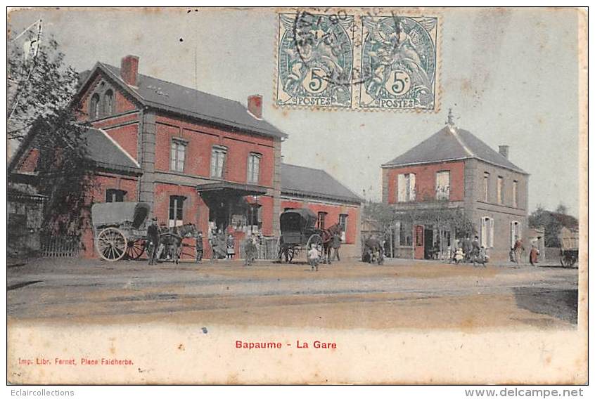 Bapaume    62      La Gare  .  Extérieur.  Calèches - Bapaume