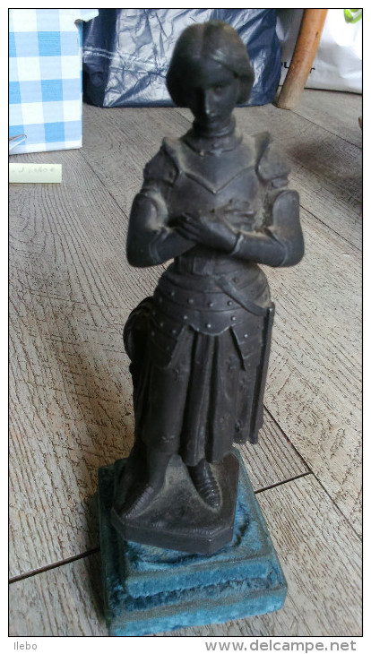 Ancienne Statuette Jeanne D'arc En Armure Régule N° 245 H 17 Cm - Art Populaire