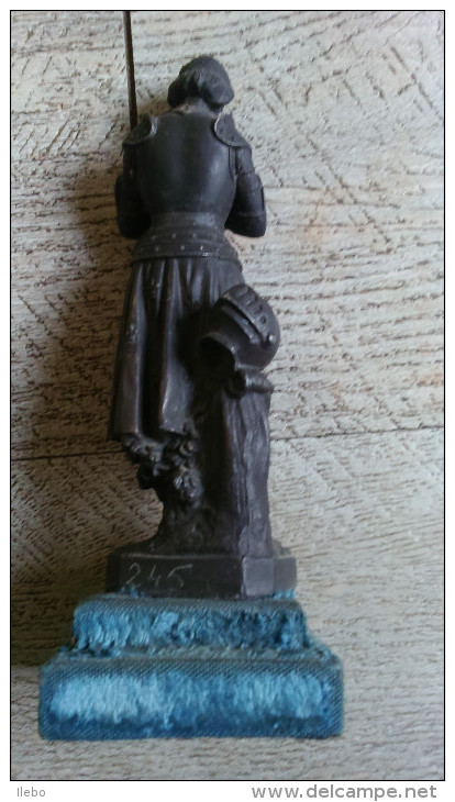 Ancienne Statuette Jeanne D'arc En Armure Régule N° 245 H 17 Cm - Art Populaire