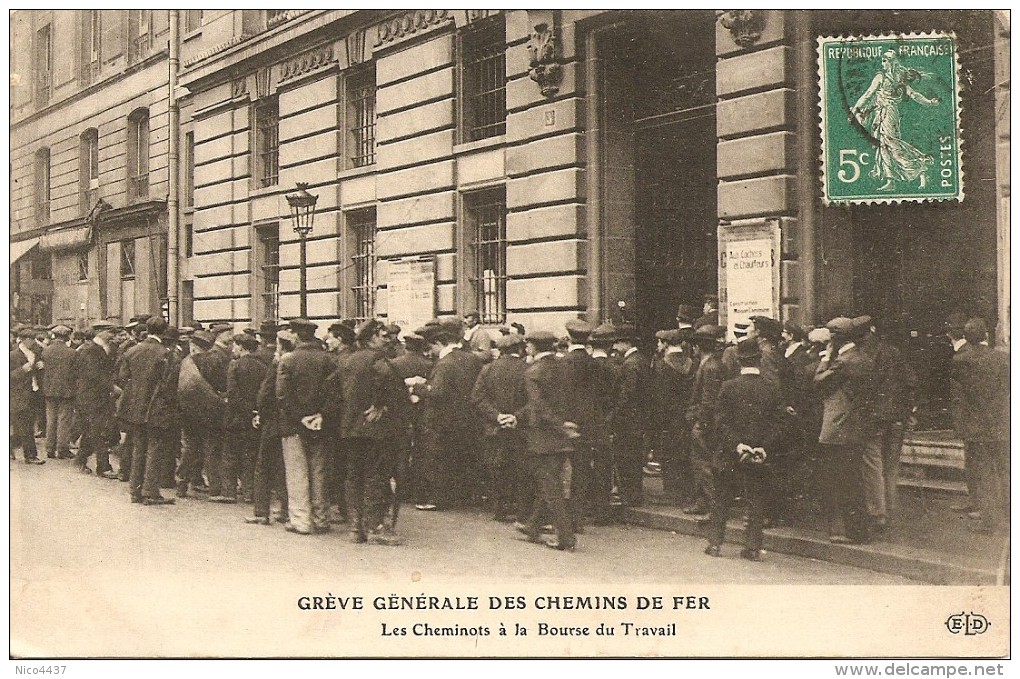 Cpa Greve Des Chemins De Fer Octobre 1910 A La Bourse Du Travail - Grèves