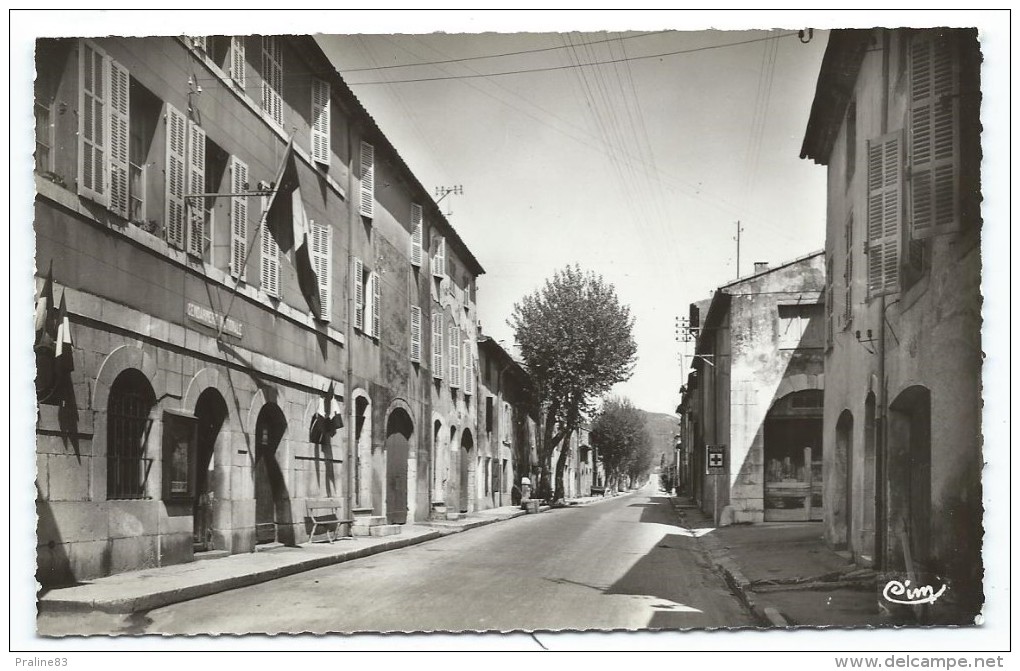 LA ROQUEBRUSSANNE, RUE DU PORTAIL - Var 83 - La Roquebrussanne