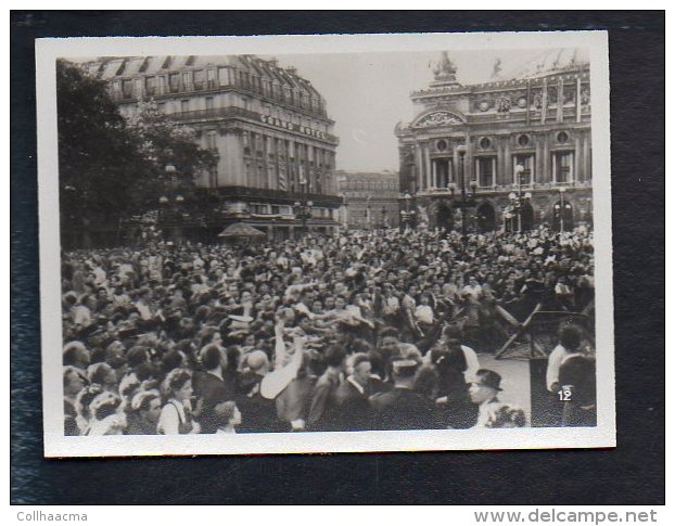 Militaria - Guerre 1939 1945 : Photo Libération De Paris : La Foule Place De L'Opéra .... - Guerre 1939-45