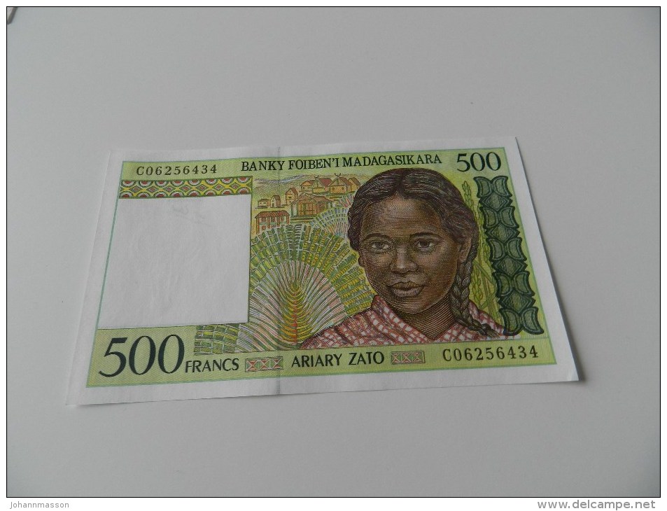 Billet De 500 Francs   C06256434 - Madagaskar