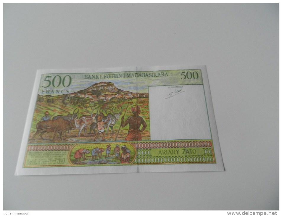 Billet De 500 Francs   C06256434 - Madagascar