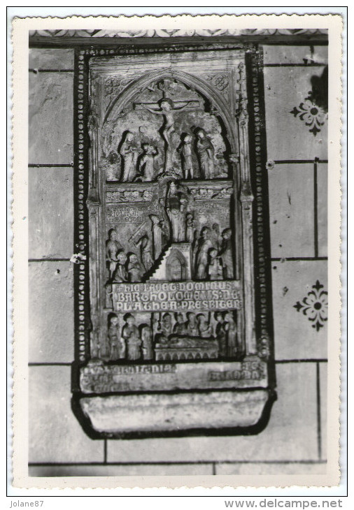 CPA    23      CHENERAILLES     EGLISE    TOMBEAU DE BARTHELEMY   DE LA PLACE       HAUT RELIEF    MONUMENT HISTORIQUE - Chenerailles