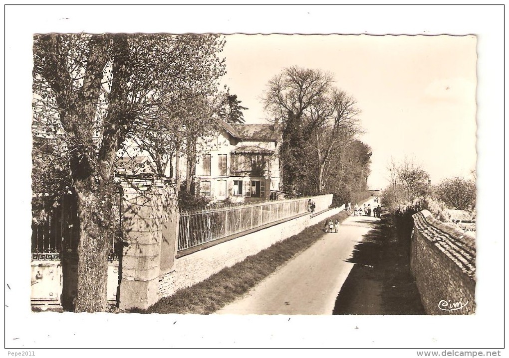 CPA  91 ANGERVILLE Le " Petit Nice " Animation Rue Grande Maison - Peu Commune - Angerville