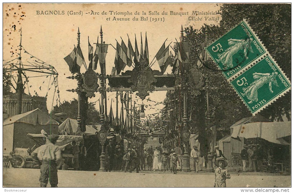 BAGNOLS SUR CEZE  ARC DE TRIOMPHE DE LA SALLE DU BANQUET MINISTERIEL &amp; Avenue Du Bal En 1911  Voyagée - Bagnols-sur-Cèze