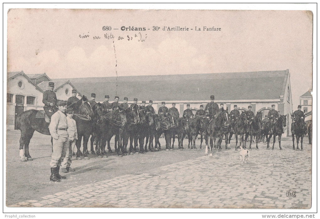 Loiret 45 - ORLEANS Le 30eme Regiment D'artillerie Et La Fanfare Hommes Soldats Militaires Cheval Cavalier Baraquements - Orleans