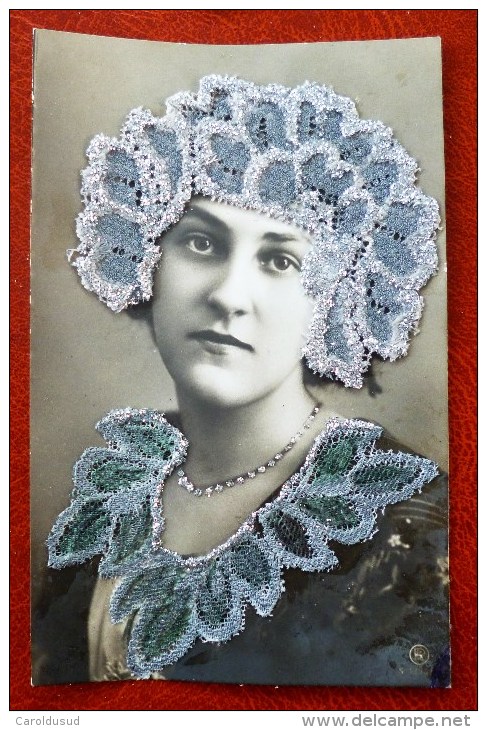 Photo ORPH Portrait Femme Catherine COL ET COIFFE CHEVEUX AJOUTIS Decoupis Collage DENTELLE VERITABLE PAILLETTES - Saint-Catherine's Day