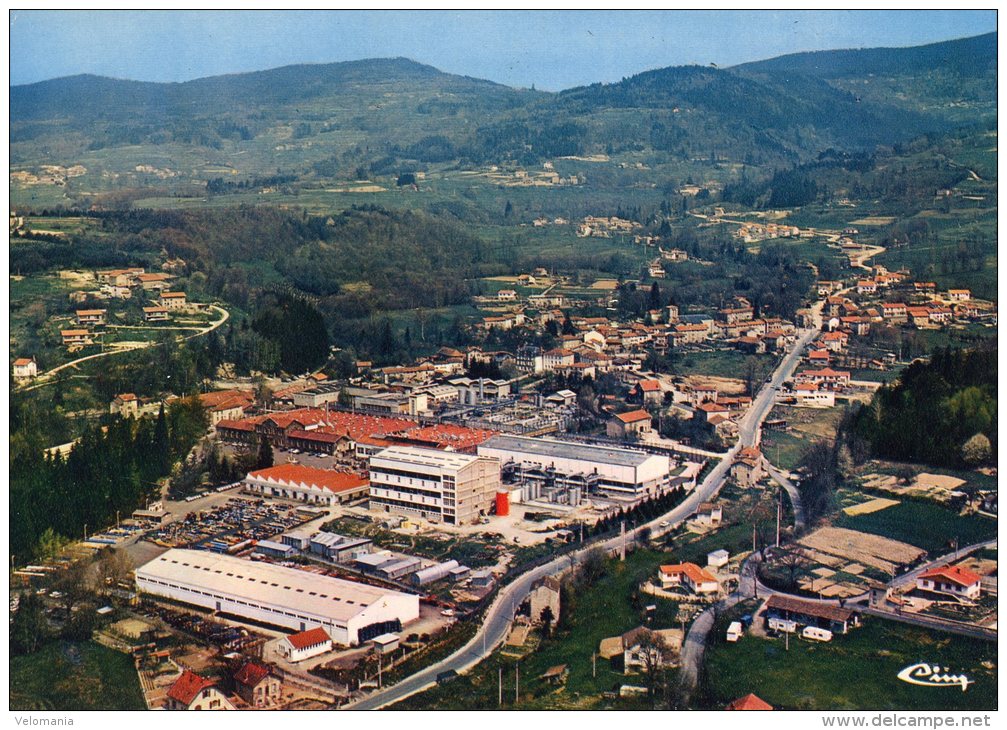 V107 Cpsm 63 Vertolaye - Vue Aérienne Et Usine Des Laboratoires Roussel Uclaf - Other & Unclassified