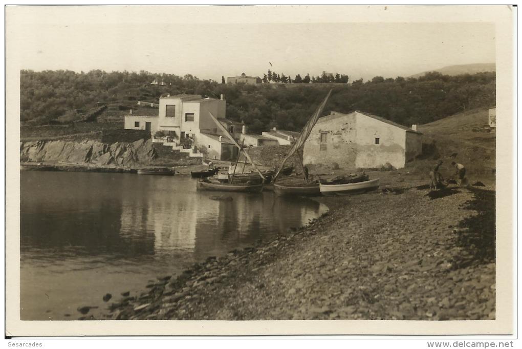 CADAQUÉS (GERONA) PESCADORES. FOTO: L. CORBALÁN.RECTO/VERSO - Gerona