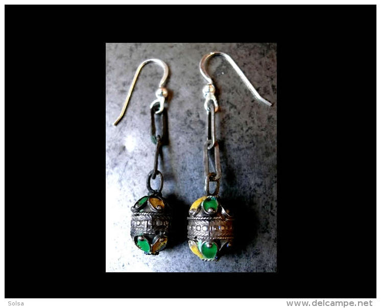 Anciennes Boucles D´oreille Tremblantes Kabyles / Vintage Silver Enammelled Earrings From Kabyly - Oorringen