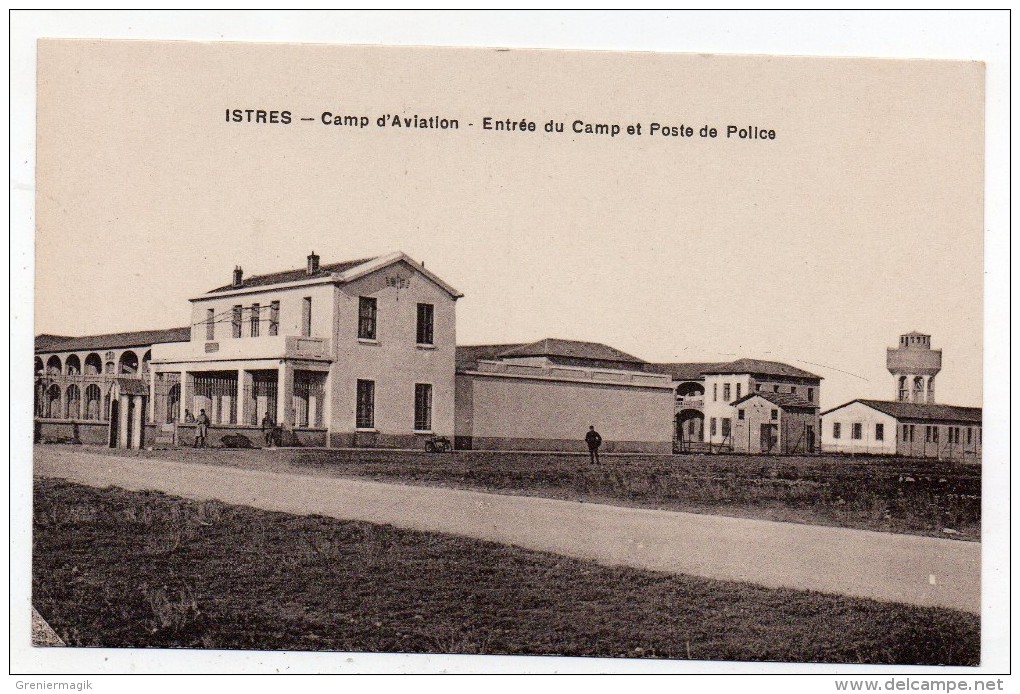 Cpa - Istres - Camp D'aviation - Entrée Du Camp Et Poste De Police - Sonstige & Ohne Zuordnung