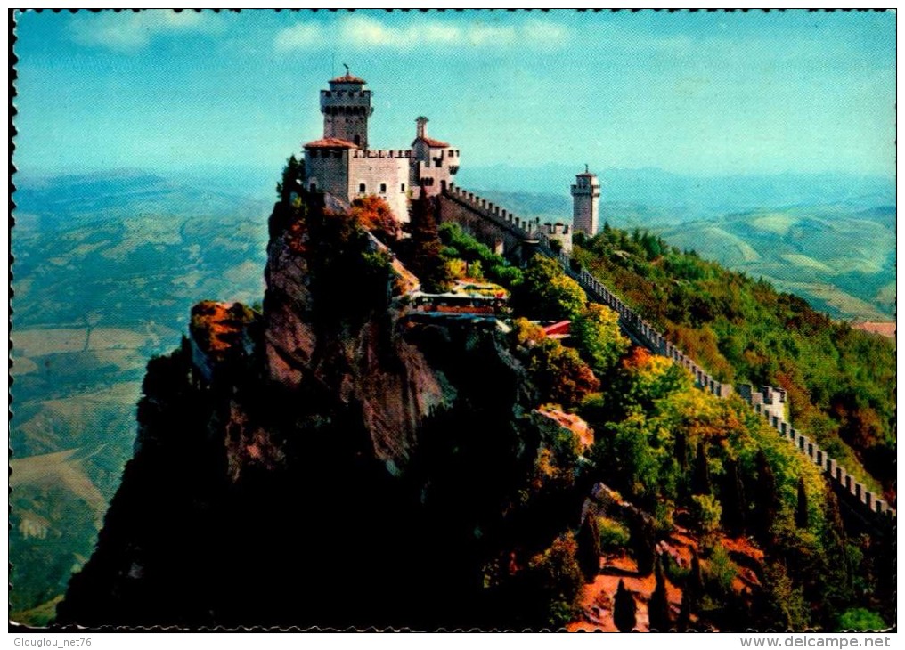 REPUBLICA DI S.MARINO....CPM VOIR  BEAUX TIMBRES AU DOS - San Marino