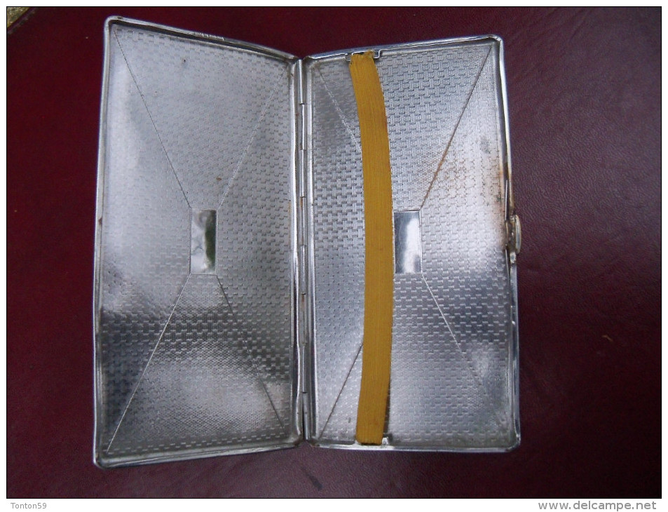 Ancien étui A Cigarettes Metal Grand Format Made In England. - Empty Cigarettes Boxes