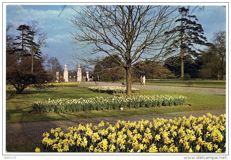 LONDON : KEW - ROYAL BOTANIC GARDENS, THE MAIN ENTRANCE - London Suburbs